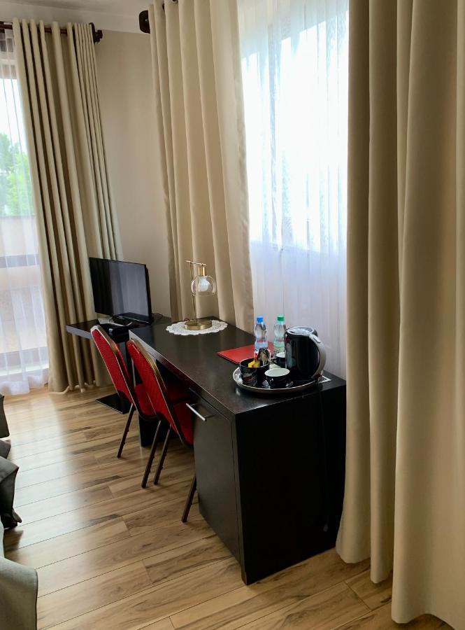 Nocowanie Restauracja Wenecka Hotel Klobuck ภายนอก รูปภาพ