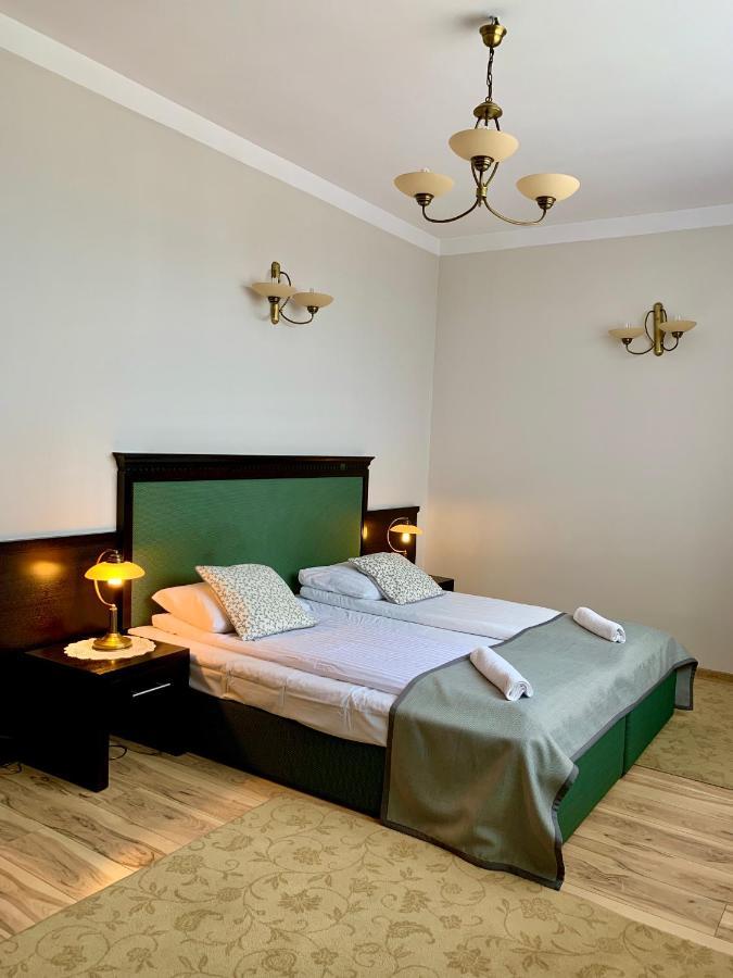 Nocowanie Restauracja Wenecka Hotel Klobuck ภายนอก รูปภาพ